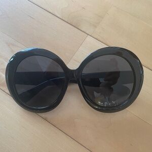 Women’s vintage fashion sunglasses